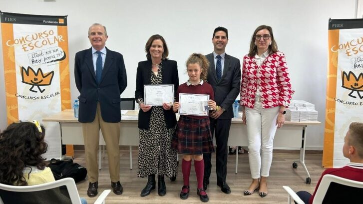 Adriana Cerrillo, 4º A Primaria, finalista en el concurso "¿Qué es un Rey para ti?" 1