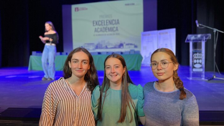premios reconocimiento de excelencia academica 2025